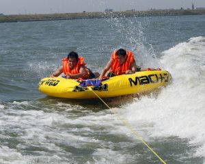 
05-08-2006 SHOWBIZZ; NICK EN SIMON HEBBEN WATER PLEZIER IN VOLENDAM.Even een dagje vrij voor het succesduo Nick en Simon oftewel de dikke vrienden van Jan Smit.Het is zo onwijs druk met van alles en nog wat dat we vandaag even een dagje het water opgaan om te genieten van het mooie weer en wat op krachten komen voor de aankomende tijd.Lekker even spelen met een speedboat en waterskieen op het Ijsselmeer.
foto: Albert den Iseger.
