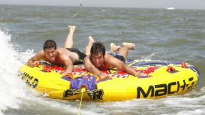 
05-08-2006 SHOWBIZZ; NICK EN SIMON HEBBEN WATER PLEZIER IN VOLENDAM.Even een dagje vrij voor het succesduo Nick en Simon oftewel de dikke vrienden van Jan Smit.Het is zo onwijs druk met van alles en nog wat dat we vandaag even een dagje het water opgaan om te genieten van het mooie weer en wat op krachten komen voor de aankomende tijd.Lekker even spelen met een speedboat en waterskieen op het Ijsselmeer.
foto: Albert den Iseger.