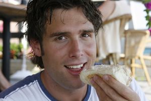 
05-08-2006 SHOWBIZZ; NICK EN SIMON HEBBEN WATER PLEZIER IN VOLENDAM.Even een dagje vrij voor het succesduo Nick en Simon oftewel de dikke vrienden van Jan Smit.Het is zo onwijs druk met van alles en nog wat dat we vandaag even een dagje het water opgaan om te genieten van het mooie weer en wat op krachten komen voor de aankomende tijd.Lekker even spelen met een speedboat en waterskieen op het Ijsselmeer.
foto: Albert den Iseger.