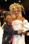 29-08-2006 SHOWBIZZ; LES GENS VOYAGEANTS MET RONALD KOLK MODESHOW WINTER 2006-2007. De kleine man met de grote shows deed het weer eens volop voor de vele genodigden in hotel Krasnapolsky te Amsterdam. Een reisje met Ronald rond de wereld is altijd weer een feest. Veel prachtige creaties sierden de catwalk en de opzienbarende make up en haarwerken werden door de gasten veel vuldig geprezen met applaus.De kleine man Ronald Kolk en zijn team mogen hard aan het werk gaan want de winter nadert en zijn klanten hebben weinig geduld.
foto: Albert den Iseger.