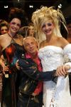 29-08-2006 SHOWBIZZ; LES GENS VOYAGEANTS MET RONALD KOLK MODESHOW WINTER 2006-2007. De kleine man met de grote shows deed het weer eens volop voor de vele genodigden in hotel Krasnapolsky te Amsterdam. Een reisje met Ronald rond de wereld is altijd weer een feest. Veel prachtige creaties sierden de catwalk en de opzienbarende make up en haarwerken werden door de gasten veel vuldig geprezen met applaus.De kleine man Ronald Kolk en zijn team mogen hard aan het werk gaan want de winter nadert en zijn klanten hebben weinig geduld.
foto: Albert den Iseger.