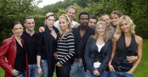 25-08-2006 SHOWBIZZ; HET IS OORLOG OM DE IJSCIJFERS TUSSEN SBS EN RTL. Dit weekend barst de slag om de ijskijkcijfers echt los. SBS brengt de tweede aflevering van Sterren dansen op het ijs en RTL brengt zijn eigen ijsshow Dancing on ice. De Nederlandse  inbreng van het RTL programma komt van Wendy van Dijk - John Williams - Froukje de Both - Bert Kuizinga en Babette van Veen. Het belgische team bestaat uit Kelly Pfaff - Luc Appermont - Staf Coppens - Pascalle Naessens en Wim Soutaer. In de jury zitten Joan Haanappel en Sjoukje Dijkstra. Voor wie van ijspret houdt word het een leuk weekend met Sterren op het ijs en Dancing on ice. Wie wordt de winnaar als het gaat om de kijkcijfers. nieuwsgierig kijk dan even op www.sko.nl.
foto: Albert den Iseger.