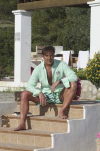 01-08-2007 SHOWBIZZ: MARCO EN LEONTIEN GENIETEN OP IBIZA EVENALS GERARD JOLING EN VRIENDEN. Marco en Leontien genieten vooral van het mooie zomerweer en van hun 3 kinderen die dag in dag uit heerlijk aan het spelen zijn op een van de vele mooie stranden op zomers Ibiza. En Gerard Joling rust uit op Patty s ford samen met manager Wino en zijn gezin. Af en toe komen wat vrienden overgevlogen uit Bergen en Schagen om het feestje mee te maken in Patty s ford. Ruud de Wild, dochter Toy Travis en vriendin Aafke hebben het er maar druk mee de wedding planning en genieten uiteraard van elkaar.Regilio Tuur en vriendin Josh zijn echte feestbeesten en zijn vaak te vinden in de beste discotheken van het eiland en in de middag zie je ze stoeien in de bijna lauwe branding op Malibu beach. Al met al de BN ers genieten elke dag van het mooie en populaire Ibiza.
foto: Albert den Iseger.01-08-2007 SHOWBIZZ: MARCO EN LEONTIEN GENIETEN OP IBIZA EVENALS GERARD JOLING EN VRIENDEN. Marco en Leontien genieten vooral van het mooie zomerweer en van hun 3 kinderen die dag in dag uit heerlijk aan het spelen zijn op een van de vele mooie stranden op zomers Ibiza. En Gerard Joling rust uit op Patty s ford samen met manager Wino en zijn gezin. Af en toe komen wat vrienden overgevlogen uit Bergen en Schagen om het feestje mee te maken in Patty s ford. Ruud de Wild, dochter Toy Travis en vriendin Aafke hebben het er maar druk mee de wedding planning en genieten uiteraard van elkaar.Regilio Tuur en vriendin Josh zijn echte feestbeesten en zijn vaak te vinden in de beste discotheken van het eiland en in de middag zie je ze stoeien in de bijna lauwe branding op Malibu beach. Al met al de BN ers genieten elke dag van het mooie en populaire Ibiza.
foto: Albert den Iseger.01-08-2007 SHOWBIZZ: MARCO EN LEONTIEN GENIETEN OP IBIZA EVENALS GERARD JOLING EN VRIENDEN. Marco en Leontien genieten vooral van het mooie zomerweer en van hun 3 kinderen die dag in dag uit heerlijk aan het spelen zijn op een van de vele mooie stranden op zomers Ibiza. En Gerard Joling rust uit op Patty s ford samen met manager Wino en zijn gezin. Af en toe komen wat vrienden overgevlogen uit Bergen en Schagen om het feestje mee te maken in Patty s ford. Ruud de Wild, dochter Toy Travis en vriendin Aafke hebben het er maar druk mee de wedding planning en genieten uiteraard van elkaar.Regilio Tuur en vriendin Josh zijn echte feestbeesten en zijn vaak te vinden in de beste discotheken van het eiland en in de middag zie je ze stoeien in de bijna lauwe branding op Malibu beach. Al met al de BN ers genieten elke dag van het mooie en populaire Ibiza.
foto: Albert den Iseger.01-08-2007 SHOWBIZZ: MARCO EN LEONTIEN GENIETEN OP IBIZA EVENALS GERARD JOLING EN VRIENDEN. Marco en Leontien genieten vooral van het mooie zomerweer en van hun 3 kinderen die dag in dag uit heerlijk aan het spelen zijn op een van de vele mooie stranden op zomers Ibiza. En Gerard Joling rust uit op Patty s ford samen met manager Wino en zijn gezin. Af en toe komen wat vrienden overgevlogen uit Bergen en Schagen om het feestje mee te maken in Patty s ford. Ruud de Wild, dochter Toy Travis en vriendin Aafke hebben het er maar druk mee de wedding planning en genieten uiteraard van elkaar.Regilio Tuur en vriendin Josh zijn echte feestbeesten en zijn vaak te vinden in de beste discotheken van het eiland en in de middag zie je ze stoeien in de bijna lauwe branding op Malibu beach. Al met al de BN ers genieten elke dag van het mooie en populaire Ibiza.
foto: Albert den Iseger.01-08-2007 SHOWBIZZ: MARCO EN LEONTIEN GENIETEN OP IBIZA EVENALS GERARD JOLING EN VRIENDEN. Marco en Leontien genieten vooral van het mooie zomerweer en van hun 3 kinderen die dag in dag uit heerlijk aan het spelen zijn op een van de vele mooie stranden op zomers Ibiza. En Gerard Joling rust uit op Patty s ford samen met manager Wino en zijn gezin. Af en toe komen wat vrienden overgevlogen uit Bergen en Schagen om het feestje mee te maken in Patty s ford. Ruud de Wild, dochter Toy Travis en vriendin Aafke hebben het er maar druk mee de wedding planning en genieten uiteraard van elkaar.Regilio Tuur en vriendin Josh zijn echte feestbeesten en zijn vaak te vinden in de beste discotheken van het eiland en in de middag zie je ze stoeien in de bijna lauwe branding op Malibu beach. Al met al de BN ers genieten elke dag van het mooie en populaire Ibiza.
foto: Albert den Iseger.01-08-2007 SHOWBIZZ: MARCO EN LEONTIEN GENIETEN OP IBIZA EVENALS GERARD JOLING EN VRIENDEN. Marco en Leontien genieten vooral van het mooie zomerweer en van hun 3 kinderen die dag in dag uit heerlijk aan het spelen zijn op een van de vele mooie stranden op zomers Ibiza. En Gerard Joling rust uit op Patty s ford samen met manager Wino en zijn gezin. Af en toe komen wat vrienden overgevlogen uit Bergen en Schagen om het feestje mee te maken in Patty s ford. Ruud de Wild, dochter Toy Travis en vriendin Aafke hebben het er maar druk mee de wedding planning en genieten uiteraard van elkaar.Regilio Tuur en vriendin Josh zijn echte feestbeesten en zijn vaak te vinden in de beste discotheken van het eiland en in de middag zie je ze stoeien in de bijna lauwe branding op Malibu beach. Al met al de BN ers genieten elke dag van het mooie en populaire Ibiza.
foto: Albert den Iseger.01-08-2007 SHOWBIZZ: MARCO EN LEONTIEN GENIETEN OP IBIZA EVENALS GERARD JOLING EN VRIENDEN. Marco en Leontien genieten vooral van het mooie zomerweer en van hun 3 kinderen die dag in dag uit heerlijk aan het spelen zijn op een van de vele mooie stranden op zomers Ibiza. En Gerard Joling rust uit op Patty s ford samen met manager Wino en zijn gezin. Af en toe komen wat vrienden overgevlogen uit Bergen en Schagen om het feestje mee te maken in Patty s ford. Ruud de Wild, dochter Toy Travis en vriendin Aafke hebben het er maar druk mee de wedding planning en genieten uiteraard van elkaar.Regilio Tuur en vriendin Josh zijn echte feestbeesten en zijn vaak te vinden in de beste discotheken van het eiland en in de middag zie je ze stoeien in de bijna lauwe branding op Malibu beach. Al met al de BN ers genieten elke dag van het mooie en populaire Ibiza.
foto: Albert den Iseger.01-08-2007 SHOWBIZZ: MARCO EN LEONTIEN GENIETEN OP IBIZA EVENALS GERARD JOLING EN VRIENDEN. Marco en Leontien genieten vooral van het mooie zomerweer en van hun 3 kinderen die dag in dag uit heerlijk aan het spelen zijn op een van de vele mooie stranden op zomers Ibiza. En Gerard Joling rust uit op Patty s ford samen met manager Wino en zijn gezin. Af en toe komen wat vrienden overgevlogen uit Bergen en Schagen om het feestje mee te maken in Patty s ford. Ruud de Wild, dochter Toy Travis en vriendin Aafke hebben het er maar druk mee de wedding planning en genieten uiteraard van elkaar.Regilio Tuur en vriendin Josh zijn echte feestbeesten en zijn vaak te vinden in de beste discotheken van het eiland en in de middag zie je ze stoeien in de bijna lauwe branding op Malibu beach. Al met al de BN ers genieten elke dag van het mooie en populaire Ibiza.
foto: Albert den Iseger.01-08-2007 SHOWBIZZ: MARCO EN LEONTIEN GENIETEN OP IBIZA EVENALS GERARD JOLING EN VRIENDEN. Marco en Leontien genieten vooral van het mooie zomerweer en van hun 3 kinderen die dag in dag uit heerlijk aan het spelen zijn op een van de vele mooie stranden op zomers Ibiza. En Gerard Joling rust uit op Patty s ford samen met manager Wino en zijn gezin. Af en toe komen wat vrienden overgevlogen uit Bergen en Schagen om het feestje mee te maken in Patty s ford. Ruud de Wild, dochter Toy Travis en vriendin Aafke hebben het er maar druk mee de wedding planning en genieten uiteraard van elkaar.Regilio Tuur en vriendin Josh zijn echte feestbeesten en zijn vaak te vinden in de beste discotheken van het eiland en in de middag zie je ze stoeien in de bijna lauwe branding op Malibu beach. Al met al de BN ers genieten elke dag van het mooie en populaire Ibiza.
foto: Albert den Iseger.01-08-2007 SHOWBIZZ: MARCO EN LEONTIEN GENIETEN OP IBIZA EVENALS GERARD JOLING EN VRIENDEN. Marco en Leontien genieten vooral van het mooie zomerweer en van hun 3 kinderen die dag in dag uit heerlijk aan het spelen zijn op een van de vele mooie stranden op zomers Ibiza. En Gerard Joling rust uit op Patty s ford samen met manager Wino en zijn gezin. Af en toe komen wat vrienden overgevlogen uit Bergen en Schagen om het feestje mee te maken in Patty s ford. Ruud de Wild, dochter Toy Travis en vriendin Aafke hebben het er maar druk mee de wedding planning en genieten uiteraard van elkaar.Regilio Tuur en vriendin Josh zijn echte feestbeesten en zijn vaak te vinden in de beste discotheken van het eiland en in de middag zie je ze stoeien in de bijna lauwe branding op Malibu beach. Al met al de BN ers genieten elke dag van het mooie en populaire Ibiza.
foto: Albert den Iseger.01-08-2007 SHOWBIZZ: MARCO EN LEONTIEN GENIETEN OP IBIZA EVENALS GERARD JOLING EN VRIENDEN. Marco en Leontien genieten vooral van het mooie zomerweer en van hun 3 kinderen die dag in dag uit heerlijk aan het spelen zijn op een van de vele mooie stranden op zomers Ibiza. En Gerard Joling rust uit op Patty s ford samen met manager Wino en zijn gezin. Af en toe komen wat vrienden overgevlogen uit Bergen en Schagen om het feestje mee te maken in Patty s ford. Ruud de Wild, dochter Toy Travis en vriendin Aafke hebben het er maar druk mee de wedding planning en genieten uiteraard van elkaar.Regilio Tuur en vriendin Josh zijn echte feestbeesten en zijn vaak te vinden in de beste discotheken van het eiland en in de middag zie je ze stoeien in de bijna lauwe branding op Malibu beach. Al met al de BN ers genieten elke dag van het mooie en populaire Ibiza.
foto: Albert den Iseger.01-08-2007 SHOWBIZZ: MARCO EN LEONTIEN GENIETEN OP IBIZA EVENALS GERARD JOLING EN VRIENDEN. Marco en Leontien genieten vooral van het mooie zomerweer en van hun 3 kinderen die dag in dag uit heerlijk aan het spelen zijn op een van de vele mooie stranden op zomers Ibiza. En Gerard Joling rust uit op Patty s ford samen met manager Wino en zijn gezin. Af en toe komen wat vrienden overgevlogen uit Bergen en Schagen om het feestje mee te maken in Patty s ford. Ruud de Wild, dochter Toy Travis en vriendin Aafke hebben het er maar druk mee de wedding planning en genieten uiteraard van elkaar.Regilio Tuur en vriendin Josh zijn echte feestbeesten en zijn vaak te vinden in de beste discotheken van het eiland en in de middag zie je ze stoeien in de bijna lauwe branding op Malibu beach. Al met al de BN ers genieten elke dag van het mooie en populaire Ibiza.
foto: Albert den Iseger.01-08-2007 SHOWBIZZ: MARCO EN LEONTIEN GENIETEN OP IBIZA EVENALS GERARD JOLING EN VRIENDEN. Marco en Leontien genieten vooral van het mooie zomerweer en van hun 3 kinderen die dag in dag uit heerlijk aan het spelen zijn op een van de vele mooie stranden op zomers Ibiza. En Gerard Joling rust uit op Patty s ford samen met manager Wino en zijn gezin. Af en toe komen wat vrienden overgevlogen uit Bergen en Schagen om het feestje mee te maken in Patty s ford. Ruud de Wild, dochter Toy Travis en vriendin Aafke hebben het er maar druk mee de wedding planning en genieten uiteraard van elkaar.Regilio Tuur en vriendin Josh zijn echte feestbeesten en zijn vaak te vinden in de beste discotheken van het eiland en in de middag zie je ze stoeien in de bijna lauwe branding op Malibu beach. Al met al de BN ers genieten elke dag van het mooie en populaire Ibiza.
foto: Albert den Iseger.01-08-2007 SHOWBIZZ: MARCO EN LEONTIEN GENIETEN OP IBIZA EVENALS GERARD JOLING EN VRIENDEN. Marco en Leontien genieten vooral van het mooie zomerweer en van hun 3 kinderen die dag in dag uit heerlijk aan het spelen zijn op een van de vele mooie stranden op zomers Ibiza. En Gerard Joling rust uit op Patty s ford samen met manager Wino en zijn gezin. Af en toe komen wat vrienden overgevlogen uit Bergen en Schagen om het feestje mee te maken in Patty s ford. Ruud de Wild, dochter Toy Travis en vriendin Aafke hebben het er maar druk mee de wedding planning en genieten uiteraard van elkaar.Regilio Tuur en vriendin Josh zijn echte feestbeesten en zijn vaak te vinden in de beste discotheken van het eiland en in de middag zie je ze stoeien in de bijna lauwe branding op Malibu beach. Al met al de BN ers genieten elke dag van het mooie en populaire Ibiza.
foto: Albert den Iseger.01-08-2007 SHOWBIZZ: MARCO EN LEONTIEN GENIETEN OP IBIZA EVENALS GERARD JOLING EN VRIENDEN. Marco en Leontien genieten vooral van het mooie zomerweer en van hun 3 kinderen die dag in dag uit heerlijk aan het spelen zijn op een van de vele mooie stranden op zomers Ibiza. En Gerard Joling rust uit op Patty s ford samen met manager Wino en zijn gezin. Af en toe komen wat vrienden overgevlogen uit Bergen en Schagen om het feestje mee te maken in Patty s ford. Ruud de Wild, dochter Toy Travis en vriendin Aafke hebben het er maar druk mee de wedding planning en genieten uiteraard van elkaar.Regilio Tuur en vriendin Josh zijn echte feestbeesten en zijn vaak te vinden in de beste discotheken van het eiland en in de middag zie je ze stoeien in de bijna lauwe branding op Malibu beach. Al met al de BN ers genieten elke dag van het mooie en populaire Ibiza.
foto: Albert den Iseger.01-08-2007 SHOWBIZZ: MARCO EN LEONTIEN GENIETEN OP IBIZA EVENALS GERARD JOLING EN VRIENDEN. Marco en Leontien genieten vooral van het mooie zomerweer en van hun 3 kinderen die dag in dag uit heerlijk aan het spelen zijn op een van de vele mooie stranden op zomers Ibiza. En Gerard Joling rust uit op Patty s ford samen met manager Wino en zijn gezin. Af en toe komen wat vrienden overgevlogen uit Bergen en Schagen om het feestje mee te maken in Patty s ford. Ruud de Wild, dochter Toy Travis en vriendin Aafke hebben het er maar druk mee de wedding planning en genieten uiteraard van elkaar.Regilio Tuur en vriendin Josh zijn echte feestbeesten en zijn vaak te vinden in de beste discotheken van het eiland en in de middag zie je ze stoeien in de bijna lauwe branding op Malibu beach. Al met al de BN ers genieten elke dag van het mooie en populaire Ibiza.
foto: Albert den Iseger.01-08-2007 SHOWBIZZ: MARCO EN LEONTIEN GENIETEN OP IBIZA EVENALS GERARD JOLING EN VRIENDEN. Marco en Leontien genieten vooral van het mooie zomerweer en van hun 3 kinderen die dag in dag uit heerlijk aan het spelen zijn op een van de vele mooie stranden op zomers Ibiza. En Gerard Joling rust uit op Patty s ford samen met manager Wino en zijn gezin. Af en toe komen wat vrienden overgevlogen uit Bergen en Schagen om het feestje mee te maken in Patty s ford. Ruud de Wild, dochter Toy Travis en vriendin Aafke hebben het er maar druk mee de wedding planning en genieten uiteraard van elkaar.Regilio Tuur en vriendin Josh zijn echte feestbeesten en zijn vaak te vinden in de beste discotheken van het eiland en in de middag zie je ze stoeien in de bijna lauwe branding op Malibu beach. Al met al de BN ers genieten elke dag van het mooie en populaire Ibiza.
foto: Albert den Iseger.01-08-2007 SHOWBIZZ: MARCO EN LEONTIEN GENIETEN OP IBIZA EVENALS GERARD JOLING EN VRIENDEN. Marco en Leontien genieten vooral van het mooie zomerweer en van hun 3 kinderen die dag in dag uit heerlijk aan het spelen zijn op een van de vele mooie stranden op zomers Ibiza. En Gerard Joling rust uit op Patty s ford samen met manager Wino en zijn gezin. Af en toe komen wat vrienden overgevlogen uit Bergen en Schagen om het feestje mee te maken in Patty s ford. Ruud de Wild, dochter Toy Travis en vriendin Aafke hebben het er maar druk mee de wedding planning en genieten uiteraard van elkaar.Regilio Tuur en vriendin Josh zijn echte feestbeesten en zijn vaak te vinden in de beste discotheken van het eiland en in de middag zie je ze stoeien in de bijna lauwe branding op Malibu beach. Al met al de BN ers genieten elke dag van het mooie en populaire Ibiza.
foto: Albert den Iseger.01-08-2007 SHOWBIZZ: MARCO EN LEONTIEN GENIETEN OP IBIZA EVENALS GERARD JOLING EN VRIENDEN. Marco en Leontien genieten vooral van het mooie zomerweer en van hun 3 kinderen die dag in dag uit heerlijk aan het spelen zijn op een van de vele mooie stranden op zomers Ibiza. En Gerard Joling rust uit op Patty s ford samen met manager Wino en zijn gezin. Af en toe komen wat vrienden overgevlogen uit Bergen en Schagen om het feestje mee te maken in Patty s ford. Ruud de Wild, dochter Toy Travis en vriendin Aafke hebben het er maar druk mee de wedding planning en genieten uiteraard van elkaar.Regilio Tuur en vriendin Josh zijn echte feestbeesten en zijn vaak te vinden in de beste discotheken van het eiland en in de middag zie je ze stoeien in de bijna lauwe branding op Malibu beach. Al met al de BN ers genieten elke dag van het mooie en populaire Ibiza.
foto: Albert den Iseger.01-08-2007 SHOWBIZZ: MARCO EN LEONTIEN GENIETEN OP IBIZA EVENALS GERARD JOLING EN VRIENDEN. Marco en Leontien genieten vooral van het mooie zomerweer en van hun 3 kinderen die dag in dag uit heerlijk aan het spelen zijn op een van de vele mooie stranden op zomers Ibiza. En Gerard Joling rust uit op Patty s ford samen met manager Wino en zijn gezin. Af en toe komen wat vrienden overgevlogen uit Bergen en Schagen om het feestje mee te maken in Patty s ford. Ruud de Wild, dochter Toy Travis en vriendin Aafke hebben het er maar druk mee de wedding planning en genieten uiteraard van elkaar.Regilio Tuur en vriendin Josh zijn echte feestbeesten en zijn vaak te vinden in de beste discotheken van het eiland en in de middag zie je ze stoeien in de bijna lauwe branding op Malibu beach. Al met al de BN ers genieten elke dag van het mooie en populaire Ibiza.
foto: Albert den Iseger.01-08-2007 SHOWBIZZ: MARCO EN LEONTIEN GENIETEN OP IBIZA EVENALS GERARD JOLING EN VRIENDEN. Marco en Leontien genieten vooral van het mooie zomerweer en van hun 3 kinderen die dag in dag uit heerlijk aan het spelen zijn op een van de vele mooie stranden op zomers Ibiza. En Gerard Joling rust uit op Patty s ford samen met manager Wino en zijn gezin. Af en toe komen wat vrienden overgevlogen uit Bergen en Schagen om het feestje mee te maken in Patty s ford. Ruud de Wild, dochter Toy Travis en vriendin Aafke hebben het er maar druk mee de wedding planning en genieten uiteraard van elkaar.Regilio Tuur en vriendin Josh zijn echte feestbeesten en zijn vaak te vinden in de beste discotheken van het eiland en in de middag zie je ze stoeien in de bijna lauwe branding op Malibu beach. Al met al de BN ers genieten elke dag van het mooie en populaire Ibiza.
foto: Albert den Iseger.01-08-2007 SHOWBIZZ: MARCO EN LEONTIEN GENIETEN OP IBIZA EVENALS GERARD JOLING EN VRIENDEN. Marco en Leontien genieten vooral van het mooie zomerweer en van hun 3 kinderen die dag in dag uit heerlijk aan het spelen zijn op een van de vele mooie stranden op zomers Ibiza. En Gerard Joling rust uit op Patty s ford samen met manager Wino en zijn gezin. Af en toe komen wat vrienden overgevlogen uit Bergen en Schagen om het feestje mee te maken in Patty s ford. Ruud de Wild, dochter Toy Travis en vriendin Aafke hebben het er maar druk mee de wedding planning en genieten uiteraard van elkaar.Regilio Tuur en vriendin Josh zijn echte feestbeesten en zijn vaak te vinden in de beste discotheken van het eiland en in de middag zie je ze stoeien in de bijna lauwe branding op Malibu beach. Al met al de BN ers genieten elke dag van het mooie en populaire Ibiza.
foto: Albert den Iseger.01-08-2007 SHOWBIZZ: MARCO EN LEONTIEN GENIETEN OP IBIZA EVENALS GERARD JOLING EN VRIENDEN. Marco en Leontien genieten vooral van het mooie zomerweer en van hun 3 kinderen die dag in dag uit heerlijk aan het spelen zijn op een van de vele mooie stranden op zomers Ibiza. En Gerard Joling rust uit op Patty s ford samen met manager Wino en zijn gezin. Af en toe komen wat vrienden overgevlogen uit Bergen en Schagen om het feestje mee te maken in Patty s ford. Ruud de Wild, dochter Toy Travis en vriendin Aafke hebben het er maar druk mee de wedding planning en genieten uiteraard van elkaar.Regilio Tuur en vriendin Josh zijn echte feestbeesten en zijn vaak te vinden in de beste discotheken van het eiland en in de middag zie je ze stoeien in de bijna lauwe branding op Malibu beach. Al met al de BN ers genieten elke dag van het mooie en populaire Ibiza.
foto: Albert den Iseger.01-08-2007 SHOWBIZZ: MARCO EN LEONTIEN GENIETEN OP IBIZA EVENALS GERARD JOLING EN VRIENDEN. Marco en Leontien genieten vooral van het mooie zomerweer en van hun 3 kinderen die dag in dag uit heerlijk aan het spelen zijn op een van de vele mooie stranden op zomers Ibiza. En Gerard Joling rust uit op Patty s ford samen met manager Wino en zijn gezin. Af en toe komen wat vrienden overgevlogen uit Bergen en Schagen om het feestje mee te maken in Patty s ford. Ruud de Wild, dochter Toy Travis en vriendin Aafke hebben het er maar druk mee de wedding planning en genieten uiteraard van elkaar.Regilio Tuur en vriendin Josh zijn echte feestbeesten en zijn vaak te vinden in de beste discotheken van het eiland en in de middag zie je ze stoeien in de bijna lauwe branding op Malibu beach. Al met al de BN ers genieten elke dag van het mooie en populaire Ibiza.
foto: Albert den Iseger.01-08-2007 SHOWBIZZ: MARCO EN LEONTIEN GENIETEN OP IBIZA EVENALS GERARD JOLING EN VRIENDEN. Marco en Leontien genieten vooral van het mooie zomerweer en van hun 3 kinderen die dag in dag uit heerlijk aan het spelen zijn op een van de vele mooie stranden op zomers Ibiza. En Gerard Joling rust uit op Patty s ford samen met manager Wino en zijn gezin. Af en toe komen wat vrienden overgevlogen uit Bergen en Schagen om het feestje mee te maken in Patty s ford. Ruud de Wild, dochter Toy Travis en vriendin Aafke hebben het er maar druk mee de wedding planning en genieten uiteraard van elkaar.Regilio Tuur en vriendin Josh zijn echte feestbeesten en zijn vaak te vinden in de beste discotheken van het eiland en in de middag zie je ze stoeien in de bijna lauwe branding op Malibu beach. Al met al de BN ers genieten elke dag van het mooie en populaire Ibiza.
foto: Albert den Iseger.01-08-2007 SHOWBIZZ: MARCO EN LEONTIEN GENIETEN OP IBIZA EVENALS GERARD JOLING EN VRIENDEN. Marco en Leontien genieten vooral van het mooie zomerweer en van hun 3 kinderen die dag in dag uit heerlijk aan het spelen zijn op een van de vele mooie stranden op zomers Ibiza. En Gerard Joling rust uit op Patty s ford samen met manager Wino en zijn gezin. Af en toe komen wat vrienden overgevlogen uit Bergen en Schagen om het feestje mee te maken in Patty s ford. Ruud de Wild, dochter Toy Travis en vriendin Aafke hebben het er maar druk mee de wedding planning en genieten uiteraard van elkaar.Regilio Tuur en vriendin Josh zijn echte feestbeesten en zijn vaak te vinden in de beste discotheken van het eiland en in de middag zie je ze stoeien in de bijna lauwe branding op Malibu beach. Al met al de BN ers genieten elke dag van het mooie en populaire Ibiza.
foto: Albert den Iseger.01-08-2007 SHOWBIZZ: MARCO EN LEONTIEN GENIETEN OP IBIZA EVENALS GERARD JOLING EN VRIENDEN. Marco en Leontien genieten vooral van het mooie zomerweer en van hun 3 kinderen die dag in dag uit heerlijk aan het spelen zijn op een van de vele mooie stranden op zomers Ibiza. En Gerard Joling rust uit op Patty s ford samen met manager Wino en zijn gezin. Af en toe komen wat vrienden overgevlogen uit Bergen en Schagen om het feestje mee te maken in Patty s ford. Ruud de Wild, dochter Toy Travis en vriendin Aafke hebben het er maar druk mee de wedding planning en genieten uiteraard van elkaar.Regilio Tuur en vriendin Josh zijn echte feestbeesten en zijn vaak te vinden in de beste discotheken van het eiland en in de middag zie je ze stoeien in de bijna lauwe branding op Malibu beach. Al met al de BN ers genieten elke dag van het mooie en populaire Ibiza.
foto: Albert den Iseger.01-08-2007 SHOWBIZZ: MARCO EN LEONTIEN GENIETEN OP IBIZA EVENALS GERARD JOLING EN VRIENDEN. Marco en Leontien genieten vooral van het mooie zomerweer en van hun 3 kinderen die dag in dag uit heerlijk aan het spelen zijn op een van de vele mooie stranden op zomers Ibiza. En Gerard Joling rust uit op Patty s ford samen met manager Wino en zijn gezin. Af en toe komen wat vrienden overgevlogen uit Bergen en Schagen om het feestje mee te maken in Patty s ford. Ruud de Wild, dochter Toy Travis en vriendin Aafke hebben het er maar druk mee de wedding planning en genieten uiteraard van elkaar.Regilio Tuur en vriendin Josh zijn echte feestbeesten en zijn vaak te vinden in de beste discotheken van het eiland en in de middag zie je ze stoeien in de bijna lauwe branding op Malibu beach. Al met al de BN ers genieten elke dag van het mooie en populaire Ibiza.
foto: Albert den Iseger.01-08-2007 SHOWBIZZ: MARCO EN LEONTIEN GENIETEN OP IBIZA EVENALS GERARD JOLING EN VRIENDEN. Marco en Leontien genieten vooral van het mooie zomerweer en van hun 3 kinderen die dag in dag uit heerlijk aan het spelen zijn op een van de vele mooie stranden op zomers Ibiza. En Gerard Joling rust uit op Patty s ford samen met manager Wino en zijn gezin. Af en toe komen wat vrienden overgevlogen uit Bergen en Schagen om het feestje mee te maken in Patty s ford. Ruud de Wild, dochter Toy Travis en vriendin Aafke hebben het er maar druk mee de wedding planning en genieten uiteraard van elkaar.Regilio Tuur en vriendin Josh zijn echte feestbeesten en zijn vaak te vinden in de beste discotheken van het eiland en in de middag zie je ze stoeien in de bijna lauwe branding op Malibu beach. Al met al de BN ers genieten elke dag van het mooie en populaire Ibiza.
foto: Albert den Iseger.01-08-2007 SHOWBIZZ: MARCO EN LEONTIEN GENIETEN OP IBIZA EVENALS GERARD JOLING EN VRIENDEN. Marco en Leontien genieten vooral van het mooie zomerweer en van hun 3 kinderen die dag in dag uit heerlijk aan het spelen zijn op een van de vele mooie stranden op zomers Ibiza. En Gerard Joling rust uit op Patty s ford samen met manager Wino en zijn gezin. Af en toe komen wat vrienden overgevlogen uit Bergen en Schagen om het feestje mee te maken in Patty s ford. Ruud de Wild, dochter Toy Travis en vriendin Aafke hebben het er maar druk mee de wedding planning en genieten uiteraard van elkaar.Regilio Tuur en vriendin Josh zijn echte feestbeesten en zijn vaak te vinden in de beste discotheken van het eiland en in de middag zie je ze stoeien in de bijna lauwe branding op Malibu beach. Al met al de BN ers genieten elke dag van het mooie en populaire Ibiza.
foto: Albert den Iseger.01-08-2007 SHOWBIZZ: MARCO EN LEONTIEN GENIETEN OP IBIZA EVENALS GERARD JOLING EN VRIENDEN. Marco en Leontien genieten vooral van het mooie zomerweer en van hun 3 kinderen die dag in dag uit heerlijk aan het spelen zijn op een van de vele mooie stranden op zomers Ibiza. En Gerard Joling rust uit op Patty s ford samen met manager Wino en zijn gezin. Af en toe komen wat vrienden overgevlogen uit Bergen en Schagen om het feestje mee te maken in Patty s ford. Ruud de Wild, dochter Toy Travis en vriendin Aafke hebben het er maar druk mee de wedding planning en genieten uiteraard van elkaar.Regilio Tuur en vriendin Josh zijn echte feestbeesten en zijn vaak te vinden in de beste discotheken van het eiland en in de middag zie je ze stoeien in de bijna lauwe branding op Malibu beach. Al met al de BN ers genieten elke dag van het mooie en populaire Ibiza.
foto: Albert den Iseger.01-08-2007 SHOWBIZZ: MARCO EN LEONTIEN GENIETEN OP IBIZA EVENALS GERARD JOLING EN VRIENDEN. Marco en Leontien genieten vooral van het mooie zomerweer en van hun 3 kinderen die dag in dag uit heerlijk aan het spelen zijn op een van de vele mooie stranden op zomers Ibiza. En Gerard Joling rust uit op Patty s ford samen met manager Wino en zijn gezin. Af en toe komen wat vrienden overgevlogen uit Bergen en Schagen om het feestje mee te maken in Patty s ford. Ruud de Wild, dochter Toy Travis en vriendin Aafke hebben het er maar druk mee de wedding planning en genieten uiteraard van elkaar.Regilio Tuur en vriendin Josh zijn echte feestbeesten en zijn vaak te vinden in de beste discotheken van het eiland en in de middag zie je ze stoeien in de bijna lauwe branding op Malibu beach. Al met al de BN ers genieten elke dag van het mooie en populaire Ibiza.
foto: Albert den Iseger.01-08-2007 SHOWBIZZ: MARCO EN LEONTIEN GENIETEN OP IBIZA EVENALS GERARD JOLING EN VRIENDEN. Marco en Leontien genieten vooral van het mooie zomerweer en van hun 3 kinderen die dag in dag uit heerlijk aan het spelen zijn op een van de vele mooie stranden op zomers Ibiza. En Gerard Joling rust uit op Patty s ford samen met manager Wino en zijn gezin. Af en toe komen wat vrienden overgevlogen uit Bergen en Schagen om het feestje mee te maken in Patty s ford. Ruud de Wild, dochter Toy Travis en vriendin Aafke hebben het er maar druk mee de wedding planning en genieten uiteraard van elkaar.Regilio Tuur en vriendin Josh zijn echte feestbeesten en zijn vaak te vinden in de beste discotheken van het eiland en in de middag zie je ze stoeien in de bijna lauwe branding op Malibu beach. Al met al de BN ers genieten elke dag van het mooie en populaire Ibiza.
foto: Albert den Iseger.