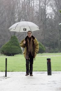 17-08-2007 SHOWBIZZ; DE 65 JARIGE JOS BRINK OVERLEDEN. Jos Brink is vanmiddag in het ziekenhuis van Amsterdam overleden. Hij is 65 jaar geworden. Eind vorige maand werd er darmkanker ondekt met uitzaaingen oa. in de longen en been. 
Jos Brink werd op 19 juni 1942 in Heiloo geboren. Hij verwierf grote bekendheid als acteur,schrijver,predikant, cabaretier,musicalster en tv presentator in die laatste hoedanigheid kuste hij Koningin Juliana publiekelijk wat in 1979 een sensatie was.
Dit jaar ging Jos nog met een team van weekblad Prive en veel vrienden op bezoek in paleis Soestdijk. Het werd een regenachtige maar humorvolle dag. Jos was de ster, de gastheer en de grote vertel meester. Deze dag zullen vele van zijn vrienden nooit meer vergeten.Dze dag zal onvergeetbaar zijn voor, Ronnie Tober, Anneke Gronloh,Willeke Alberti,Sandra Reemer zijn koepoekje, Anny Schilder,Corine Boon,Viola Holt, Benny Neyman,Saskia en Serge.Lodewijk Hoekstra,Evert Santegoeds, Jan Uriot en Ivonne Hoebe.
foto: Albert den Iseger.