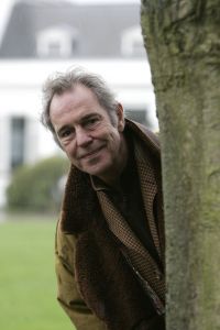 17-08-2007 SHOWBIZZ; DE 65 JARIGE JOS BRINK OVERLEDEN. Jos Brink is vanmiddag in het ziekenhuis van Amsterdam overleden. Hij is 65 jaar geworden. Eind vorige maand werd er darmkanker ondekt met uitzaaingen oa. in de longen en been. 
Jos Brink werd op 19 juni 1942 in Heiloo geboren. Hij verwierf grote bekendheid als acteur,schrijver,predikant, cabaretier,musicalster en tv presentator in die laatste hoedanigheid kuste hij Koningin Juliana publiekelijk wat in 1979 een sensatie was.
Dit jaar ging Jos nog met een team van weekblad Prive en veel vrienden op bezoek in paleis Soestdijk. Het werd een regenachtige maar humorvolle dag. Jos was de ster, de gastheer en de grote vertel meester. Deze dag zullen vele van zijn vrienden nooit meer vergeten.Dze dag zal onvergeetbaar zijn voor, Ronnie Tober, Anneke Gronloh,Willeke Alberti,Sandra Reemer zijn koepoekje, Anny Schilder,Corine Boon,Viola Holt, Benny Neyman,Saskia en Serge.Lodewijk Hoekstra,Evert Santegoeds, Jan Uriot en Ivonne Hoebe.
foto: Albert den Iseger.