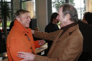 17-08-2007 SHOWBIZZ; DE 65 JARIGE JOS BRINK OVERLEDEN. Jos Brink is vanmiddag in het ziekenhuis van Amsterdam overleden. Hij is 65 jaar geworden. Eind vorige maand werd er darmkanker ondekt met uitzaaingen oa. in de longen en been. 
Jos Brink werd op 19 juni 1942 in Heiloo geboren. Hij verwierf grote bekendheid als acteur,schrijver,predikant, cabaretier,musicalster en tv presentator in die laatste hoedanigheid kuste hij Koningin Juliana publiekelijk wat in 1979 een sensatie was.
Dit jaar ging Jos nog met een team van weekblad Prive en veel vrienden op bezoek in paleis Soestdijk. Het werd een regenachtige maar humorvolle dag. Jos was de ster, de gastheer en de grote vertel meester. Deze dag zullen vele van zijn vrienden nooit meer vergeten.Dze dag zal onvergeetbaar zijn voor, Ronnie Tober, Anneke Gronloh,Willeke Alberti,Sandra Reemer zijn koepoekje, Anny Schilder,Corine Boon,Viola Holt, Benny Neyman,Saskia en Serge.Lodewijk Hoekstra,Evert Santegoeds, Jan Uriot en Ivonne Hoebe.
foto: Albert den Iseger.