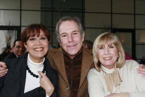 17-08-2007 SHOWBIZZ; DE 65 JARIGE JOS BRINK OVERLEDEN. Jos Brink is vanmiddag in het ziekenhuis van Amsterdam overleden. Hij is 65 jaar geworden. Eind vorige maand werd er darmkanker ondekt met uitzaaingen oa. in de longen en been. 
Jos Brink werd op 19 juni 1942 in Heiloo geboren. Hij verwierf grote bekendheid als acteur,schrijver,predikant, cabaretier,musicalster en tv presentator in die laatste hoedanigheid kuste hij Koningin Juliana publiekelijk wat in 1979 een sensatie was.
Dit jaar ging Jos nog met een team van weekblad Prive en veel vrienden op bezoek in paleis Soestdijk. Het werd een regenachtige maar humorvolle dag. Jos was de ster, de gastheer en de grote vertel meester. Deze dag zullen vele van zijn vrienden nooit meer vergeten.Dze dag zal onvergeetbaar zijn voor, Ronnie Tober, Anneke Gronloh,Willeke Alberti,Sandra Reemer zijn koepoekje, Anny Schilder,Corine Boon,Viola Holt, Benny Neyman,Saskia en Serge.Lodewijk Hoekstra,Evert Santegoeds, Jan Uriot en Ivonne Hoebe.
foto: Albert den Iseger.