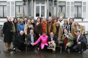 17-08-2007 SHOWBIZZ; DE 65 JARIGE JOS BRINK OVERLEDEN. Jos Brink is vanmiddag in het ziekenhuis van Amsterdam overleden. Hij is 65 jaar geworden. Eind vorige maand werd er darmkanker ondekt met uitzaaingen oa. in de longen en been. 
Jos Brink werd op 19 juni 1942 in Heiloo geboren. Hij verwierf grote bekendheid als acteur,schrijver,predikant, cabaretier,musicalster en tv presentator in die laatste hoedanigheid kuste hij Koningin Juliana publiekelijk wat in 1979 een sensatie was.
Dit jaar ging Jos nog met een team van weekblad Prive en veel vrienden op bezoek in paleis Soestdijk. Het werd een regenachtige maar humorvolle dag. Jos was de ster, de gastheer en de grote vertel meester. Deze dag zullen vele van zijn vrienden nooit meer vergeten.Dze dag zal onvergeetbaar zijn voor, Ronnie Tober, Anneke Gronloh,Willeke Alberti,Sandra Reemer zijn koepoekje, Anny Schilder,Corine Boon,Viola Holt, Benny Neyman,Saskia en Serge.Lodewijk Hoekstra,Evert Santegoeds, Jan Uriot en Ivonne Hoebe.
foto: Albert den Iseger.