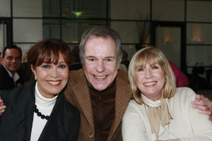 17-08-2007 SHOWBIZZ; DE 65 JARIGE JOS BRINK OVERLEDEN. Jos Brink is vanmiddag in het ziekenhuis van Amsterdam overleden. Hij is 65 jaar geworden. Eind vorige maand werd er darmkanker ondekt met uitzaaingen oa. in de longen en been. 
Jos Brink werd op 19 juni 1942 in Heiloo geboren. Hij verwierf grote bekendheid als acteur,schrijver,predikant, cabaretier,musicalster en tv presentator in die laatste hoedanigheid kuste hij Koningin Juliana publiekelijk wat in 1979 een sensatie was.
Dit jaar ging Jos nog met een team van weekblad Prive en veel vrienden op bezoek in paleis Soestdijk. Het werd een regenachtige maar humorvolle dag. Jos was de ster, de gastheer en de grote vertel meester. Deze dag zullen vele van zijn vrienden nooit meer vergeten.Dze dag zal onvergeetbaar zijn voor, Ronnie Tober, Anneke Gronloh,Willeke Alberti,Sandra Reemer zijn koepoekje, Anny Schilder,Corine Boon,Viola Holt, Benny Neyman,Saskia en Serge.Lodewijk Hoekstra,Evert Santegoeds, Jan Uriot en Ivonne Hoebe.
foto: Albert den Iseger.