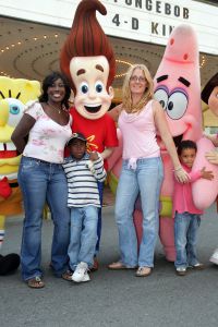 20-08-2007 SHOWBIZZ; NATASIA VAN DE GOUDEN KOOI EEN DAGJE OP STAP MET WEEKBLAD PRIVE. Natasia ging samen met zoon en vriendin op stap naar Movie World in Duitsland en deed een boekje open over haar leven na de Gouden Kooi. 
foto: Albert den Iseger