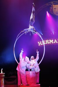 31-07-2007 SHOWBIZZ; PREMIERE VAN CIRCUS HERMAN RENZ TE AMSTERDAM. Vele circus vrienden waren op de premiere van het nieuwe programma van het circus Renz team.
foto: Albert den Iseger