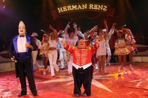 31-07-2007 SHOWBIZZ; PREMIERE VAN CIRCUS HERMAN RENZ TE AMSTERDAM. Vele circus vrienden waren op de premiere van het nieuwe programma van het circus Renz team.
foto: Albert den Iseger