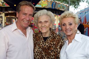 31-07-2007 SHOWBIZZ; PREMIERE VAN CIRCUS HERMAN RENZ TE AMSTERDAM. Vele circus vrienden waren op de premiere van het nieuwe programma van het circus Renz team.
foto: Albert den Iseger