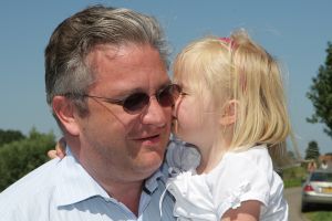 08-08-2007 SHOWBIZZ; PRINS LAURENT VAN BELGIE MET GEZIN OP VAKANTIE IN NEDERLAND. Prins Laurent van Belgie met prinses Claire en dochter Louise en tweeling Nicolas en Aymeric op vakantie in het prachtige zeeuwse land. Wij spraken Prins Laurent op zijn vakantie adres en maakten een mooie foto reportage. Het verhaal en de exclusieve foto s deze week in uw weekblad Prive nr.32.
foto: Albert den Iseger.
