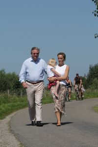 08-08-2007 SHOWBIZZ; PRINS LAURENT VAN BELGIE MET GEZIN OP VAKANTIE IN NEDERLAND. Prins Laurent van Belgie met prinses Claire en dochter Louise en tweeling Nicolas en Aymeric op vakantie in het prachtige zeeuwse land. Wij spraken Prins Laurent op zijn vakantie adres en maakten een mooie foto reportage. Het verhaal en de exclusieve foto s deze week in uw weekblad Prive nr.32.
foto: Albert den Iseger.