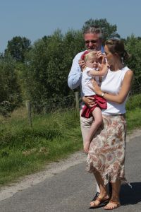 08-08-2007 SHOWBIZZ; PRINS LAURENT VAN BELGIE MET GEZIN OP VAKANTIE IN NEDERLAND. Prins Laurent van Belgie met prinses Claire en dochter Louise en tweeling Nicolas en Aymeric op vakantie in het prachtige zeeuwse land. Wij spraken Prins Laurent op zijn vakantie adres en maakten een mooie foto reportage. Het verhaal en de exclusieve foto s deze week in uw weekblad Prive nr.32.
foto: Albert den Iseger.