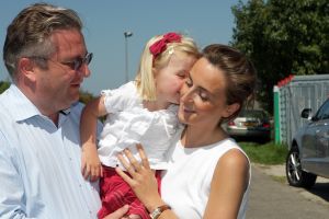 08-08-2007 SHOWBIZZ; PRINS LAURENT VAN BELGIE MET GEZIN OP VAKANTIE IN NEDERLAND. Prins Laurent van Belgie met prinses Claire en dochter Louise en tweeling Nicolas en Aymeric op vakantie in het prachtige zeeuwse land. Wij spraken Prins Laurent op zijn vakantie adres en maakten een mooie foto reportage. Het verhaal en de exclusieve foto s deze week in uw weekblad Prive nr.32.
foto: Albert den Iseger.