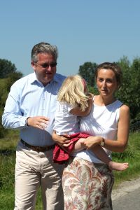 08-08-2007 SHOWBIZZ; PRINS LAURENT VAN BELGIE MET GEZIN OP VAKANTIE IN NEDERLAND. Prins Laurent van Belgie met prinses Claire en dochter Louise en tweeling Nicolas en Aymeric op vakantie in het prachtige zeeuwse land. Wij spraken Prins Laurent op zijn vakantie adres en maakten een mooie foto reportage. Het verhaal en de exclusieve foto s deze week in uw weekblad Prive nr.32.
foto: Albert den Iseger.