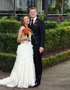 28-08-2008 SHOWBIZZ; PHIL COLLINS DOCHTER JOELEY TROUWT IN LEIDEN MET STEFAN BUITELAAR. De huwelijksplechtigheid was in Restaurant De Enghelberta Hoeve te Leiden. Vele buitenlandse gasten waren aanwezig oa. de ex van Phil Collins- zijn zoon - dochter en zijn beide laatste kinderen Nicolas van 6 jaar en Matthew van 4 jaar. Na de bruiloft ging het hele gezelschap varen door de Leidse grachten.
foto: Albert den Iseger.