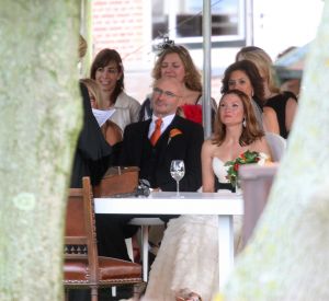 28-08-2008 SHOWBIZZ; PHIL COLLINS DOCHTER JOELEY TROUWT IN LEIDEN MET STEFAN BUITELAAR. De huwelijksplechtigheid was in Restaurant De Enghelberta Hoeve te Leiden. Vele buitenlandse gasten waren aanwezig oa. de ex van Phil Collins- zijn zoon - dochter en zijn beide laatste kinderen Nicolas van 6 jaar en Matthew van 4 jaar. Na de bruiloft ging het hele gezelschap varen door de Leidse grachten.
foto: Albert den Iseger.