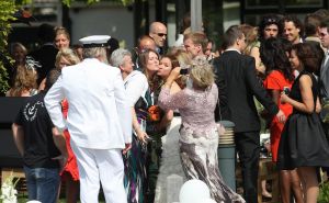 28-08-2008 SHOWBIZZ; PHIL COLLINS DOCHTER JOELEY TROUWT IN LEIDEN MET STEFAN BUITELAAR. De huwelijksplechtigheid was in Restaurant De Enghelberta Hoeve te Leiden. Vele buitenlandse gasten waren aanwezig oa. de ex van Phil Collins- zijn zoon - dochter en zijn beide laatste kinderen Nicolas van 6 jaar en Matthew van 4 jaar. Na de bruiloft ging het hele gezelschap varen door de Leidse grachten.
foto: Albert den Iseger.