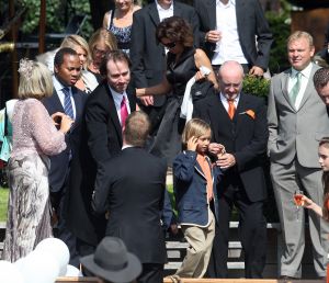 28-08-2008 SHOWBIZZ; PHIL COLLINS DOCHTER JOELEY TROUWT IN LEIDEN MET STEFAN BUITELAAR. De huwelijksplechtigheid was in Restaurant De Enghelberta Hoeve te Leiden. Vele buitenlandse gasten waren aanwezig oa. de ex van Phil Collins- zijn zoon - dochter en zijn beide laatste kinderen Nicolas van 6 jaar en Matthew van 4 jaar. Na de bruiloft ging het hele gezelschap varen door de Leidse grachten.
foto: Albert den Iseger.