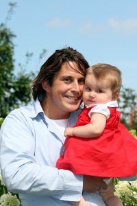 23-08-2008 SHOWBIZZ; LODEWIJK HOEKSTRA MET VROUW EN DOCHTER MEER DAN GELUKKIG. De tuinman van het tv programma eigen huis en tuin is meer dan gelukkig met zijn vrouw Kristel en dochter Dize. Heerlijk in mijn spaarzame vrije tijd lekker met vrouw en dochter uit of lekker wandelen. We hebben pas een nieuw huis gekocht in het Gooi waar we van de winter naar toe zullen verhuizen, er moet nog het een en ander aan verbouwd worden en natuurlijk komt er dan een pracht van een tuin bij.
foto: Albert den Iseger.