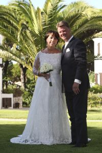 13-08-2008 SHOWBIZZ; LOUIS VAN GAAL EN TRUUS  OPMEER TROUWEN IN DE ALGARVE PORTUGAL. Voetbal trainer Louis van Gaal is vrijdag jl. getrouwd met Truus Opmeer. De AZ trainer gaf zijn ja woord in de Algarve. Het paar werd in het echt verbonden door vriend Harry Groen  burgemeester van Noordwijk. Zijn dochters mochten hun vader symbolische weggeven. Het bruidspaar vormen al 12 en half  jaar een hecht koppel. Prive was er bij en deze week exclusief de foto s in uw weekblad.
foto: Albert den Iseger.