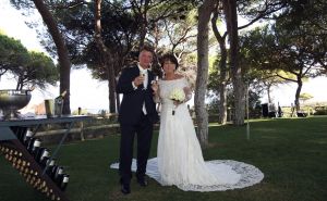 13-08-2008 SHOWBIZZ; LOUIS VAN GAAL EN TRUUS  OPMEER TROUWEN IN DE ALGARVE PORTUGAL. Voetbal trainer Louis van Gaal is vrijdag jl. getrouwd met Truus Opmeer. De AZ trainer gaf zijn ja woord in de Algarve. Het paar werd in het echt verbonden door vriend Harry Groen  burgemeester van Noordwijk. Zijn dochters mochten hun vader symbolische weggeven. Het bruidspaar vormen al 12 en half  jaar een hecht koppel. Prive was er bij en deze week exclusief de foto s in uw weekblad.
foto: Albert den Iseger.13-08-2008 SHOWBIZZ; LOUIS VAN GAAL EN TRUUS  OPMEER TROUWEN IN DE ALGARVE PORTUGAL. Voetbal trainer Louis van Gaal is vrijdag jl. getrouwd met Truus Opmeer. De AZ trainer gaf zijn ja woord in de Algarve. Het paar werd in het echt verbonden door vriend Harry Groen  burgemeester van Noordwijk. Zijn dochters mochten hun vader symbolische weggeven. Het bruidspaar vormen al 12 en half  jaar een hecht koppel. Prive was er bij en deze week exclusief de foto s in uw weekblad.
foto: Albert den Iseger.13-08-2008 SHOWBIZZ; LOUIS VAN GAAL EN TRUUS  OPMEER TROUWEN IN DE ALGARVE PORTUGAL. Voetbal trainer Louis van Gaal is vrijdag jl. getrouwd met Truus Opmeer. De AZ trainer gaf zijn ja woord in de Algarve. Het paar werd in het echt verbonden door vriend Harry Groen  burgemeester van Noordwijk. Zijn dochters mochten hun vader symbolische weggeven. Het bruidspaar vormen al 12 en half  jaar een hecht koppel. Prive was er bij en deze week exclusief de foto s in uw weekblad.
foto: Albert den Iseger.13-08-2008 SHOWBIZZ; LOUIS VAN GAAL EN TRUUS  OPMEER TROUWEN IN DE ALGARVE PORTUGAL. Voetbal trainer Louis van Gaal is vrijdag jl. getrouwd met Truus Opmeer. De AZ trainer gaf zijn ja woord in de Algarve. Het paar werd in het echt verbonden door vriend Harry Groen  burgemeester van Noordwijk. Zijn dochters mochten hun vader symbolische weggeven. Het bruidspaar vormen al 12 en half  jaar een hecht koppel. Prive was er bij en deze week exclusief de foto s in uw weekblad.
foto: Albert den Iseger.13-08-2008 SHOWBIZZ; LOUIS VAN GAAL EN TRUUS  OPMEER TROUWEN IN DE ALGARVE PORTUGAL. Voetbal trainer Louis van Gaal is vrijdag jl. getrouwd met Truus Opmeer. De AZ trainer gaf zijn ja woord in de Algarve. Het paar werd in het echt verbonden door vriend Harry Groen  burgemeester van Noordwijk. Zijn dochters mochten hun vader symbolische weggeven. Het bruidspaar vormen al 12 en half  jaar een hecht koppel. Prive was er bij en deze week exclusief de foto s in uw weekblad.
foto: Albert den Iseger.13-08-2008 SHOWBIZZ; LOUIS VAN GAAL EN TRUUS  OPMEER TROUWEN IN DE ALGARVE PORTUGAL. Voetbal trainer Louis van Gaal is vrijdag jl. getrouwd met Truus Opmeer. De AZ trainer gaf zijn ja woord in de Algarve. Het paar werd in het echt verbonden door vriend Harry Groen  burgemeester van Noordwijk. Zijn dochters mochten hun vader symbolische weggeven. Het bruidspaar vormen al 12 en half  jaar een hecht koppel. Prive was er bij en deze week exclusief de foto s in uw weekblad.
foto: Albert den Iseger.13-08-2008 SHOWBIZZ; LOUIS VAN GAAL EN TRUUS  OPMEER TROUWEN IN DE ALGARVE PORTUGAL. Voetbal trainer Louis van Gaal is vrijdag jl. getrouwd met Truus Opmeer. De AZ trainer gaf zijn ja woord in de Algarve. Het paar werd in het echt verbonden door vriend Harry Groen  burgemeester van Noordwijk. Zijn dochters mochten hun vader symbolische weggeven. Het bruidspaar vormen al 12 en half  jaar een hecht koppel. Prive was er bij en deze week exclusief de foto s in uw weekblad.
foto: Albert den Iseger.13-08-2008 SHOWBIZZ; LOUIS VAN GAAL EN TRUUS  OPMEER TROUWEN IN DE ALGARVE PORTUGAL. Voetbal trainer Louis van Gaal is vrijdag jl. getrouwd met Truus Opmeer. De AZ trainer gaf zijn ja woord in de Algarve. Het paar werd in het echt verbonden door vriend Harry Groen  burgemeester van Noordwijk. Zijn dochters mochten hun vader symbolische weggeven. Het bruidspaar vormen al 12 en half  jaar een hecht koppel. Prive was er bij en deze week exclusief de foto s in uw weekblad.
foto: Albert den Iseger.13-08-2008 SHOWBIZZ; LOUIS VAN GAAL EN TRUUS  OPMEER TROUWEN IN DE ALGARVE PORTUGAL. Voetbal trainer Louis van Gaal is vrijdag jl. getrouwd met Truus Opmeer. De AZ trainer gaf zijn ja woord in de Algarve. Het paar werd in het echt verbonden door vriend Harry Groen  burgemeester van Noordwijk. Zijn dochters mochten hun vader symbolische weggeven. Het bruidspaar vormen al 12 en half  jaar een hecht koppel. Prive was er bij en deze week exclusief de foto s in uw weekblad.
foto: Albert den Iseger.13-08-2008 SHOWBIZZ; LOUIS VAN GAAL EN TRUUS  OPMEER TROUWEN IN DE ALGARVE PORTUGAL. Voetbal trainer Louis van Gaal is vrijdag jl. getrouwd met Truus Opmeer. De AZ trainer gaf zijn ja woord in de Algarve. Het paar werd in het echt verbonden door vriend Harry Groen  burgemeester van Noordwijk. Zijn dochters mochten hun vader symbolische weggeven. Het bruidspaar vormen al 12 en half  jaar een hecht koppel. Prive was er bij en deze week exclusief de foto s in uw weekblad.
foto: Albert den Iseger.13-08-2008 SHOWBIZZ; LOUIS VAN GAAL EN TRUUS  OPMEER TROUWEN IN DE ALGARVE PORTUGAL. Voetbal trainer Louis van Gaal is vrijdag jl. getrouwd met Truus Opmeer. De AZ trainer gaf zijn ja woord in de Algarve. Het paar werd in het echt verbonden door vriend Harry Groen  burgemeester van Noordwijk. Zijn dochters mochten hun vader symbolische weggeven. Het bruidspaar vormen al 12 en half  jaar een hecht koppel. Prive was er bij en deze week exclusief de foto s in uw weekblad.
foto: Albert den Iseger.13-08-2008 SHOWBIZZ; LOUIS VAN GAAL EN TRUUS  OPMEER TROUWEN IN DE ALGARVE PORTUGAL. Voetbal trainer Louis van Gaal is vrijdag jl. getrouwd met Truus Opmeer. De AZ trainer gaf zijn ja woord in de Algarve. Het paar werd in het echt verbonden door vriend Harry Groen  burgemeester van Noordwijk. Zijn dochters mochten hun vader symbolische weggeven. Het bruidspaar vormen al 12 en half  jaar een hecht koppel. Prive was er bij en deze week exclusief de foto s in uw weekblad.
foto: Albert den Iseger.13-08-2008 SHOWBIZZ; LOUIS VAN GAAL EN TRUUS  OPMEER TROUWEN IN DE ALGARVE PORTUGAL. Voetbal trainer Louis van Gaal is vrijdag jl. getrouwd met Truus Opmeer. De AZ trainer gaf zijn ja woord in de Algarve. Het paar werd in het echt verbonden door vriend Harry Groen  burgemeester van Noordwijk. Zijn dochters mochten hun vader symbolische weggeven. Het bruidspaar vormen al 12 en half  jaar een hecht koppel. Prive was er bij en deze week exclusief de foto s in uw weekblad.
foto: Albert den Iseger.