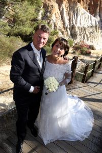13-08-2008 SHOWBIZZ; LOUIS VAN GAAL EN TRUUS  OPMEER TROUWEN IN DE ALGARVE PORTUGAL. Voetbal trainer Louis van Gaal is vrijdag jl. getrouwd met Truus Opmeer. De AZ trainer gaf zijn ja woord in de Algarve. Het paar werd in het echt verbonden door vriend Harry Groen  burgemeester van Noordwijk. Zijn dochters mochten hun vader symbolische weggeven. Het bruidspaar vormen al 12 en half  jaar een hecht koppel. Prive was er bij en deze week exclusief de foto s in uw weekblad.
foto: Albert den Iseger.13-08-2008 SHOWBIZZ; LOUIS VAN GAAL EN TRUUS  OPMEER TROUWEN IN DE ALGARVE PORTUGAL. Voetbal trainer Louis van Gaal is vrijdag jl. getrouwd met Truus Opmeer. De AZ trainer gaf zijn ja woord in de Algarve. Het paar werd in het echt verbonden door vriend Harry Groen  burgemeester van Noordwijk. Zijn dochters mochten hun vader symbolische weggeven. Het bruidspaar vormen al 12 en half  jaar een hecht koppel. Prive was er bij en deze week exclusief de foto s in uw weekblad.
foto: Albert den Iseger.13-08-2008 SHOWBIZZ; LOUIS VAN GAAL EN TRUUS  OPMEER TROUWEN IN DE ALGARVE PORTUGAL. Voetbal trainer Louis van Gaal is vrijdag jl. getrouwd met Truus Opmeer. De AZ trainer gaf zijn ja woord in de Algarve. Het paar werd in het echt verbonden door vriend Harry Groen  burgemeester van Noordwijk. Zijn dochters mochten hun vader symbolische weggeven. Het bruidspaar vormen al 12 en half  jaar een hecht koppel. Prive was er bij en deze week exclusief de foto s in uw weekblad.
foto: Albert den Iseger.13-08-2008 SHOWBIZZ; LOUIS VAN GAAL EN TRUUS  OPMEER TROUWEN IN DE ALGARVE PORTUGAL. Voetbal trainer Louis van Gaal is vrijdag jl. getrouwd met Truus Opmeer. De AZ trainer gaf zijn ja woord in de Algarve. Het paar werd in het echt verbonden door vriend Harry Groen  burgemeester van Noordwijk. Zijn dochters mochten hun vader symbolische weggeven. Het bruidspaar vormen al 12 en half  jaar een hecht koppel. Prive was er bij en deze week exclusief de foto s in uw weekblad.
foto: Albert den Iseger.13-08-2008 SHOWBIZZ; LOUIS VAN GAAL EN TRUUS  OPMEER TROUWEN IN DE ALGARVE PORTUGAL. Voetbal trainer Louis van Gaal is vrijdag jl. getrouwd met Truus Opmeer. De AZ trainer gaf zijn ja woord in de Algarve. Het paar werd in het echt verbonden door vriend Harry Groen  burgemeester van Noordwijk. Zijn dochters mochten hun vader symbolische weggeven. Het bruidspaar vormen al 12 en half  jaar een hecht koppel. Prive was er bij en deze week exclusief de foto s in uw weekblad.
foto: Albert den Iseger.13-08-2008 SHOWBIZZ; LOUIS VAN GAAL EN TRUUS  OPMEER TROUWEN IN DE ALGARVE PORTUGAL. Voetbal trainer Louis van Gaal is vrijdag jl. getrouwd met Truus Opmeer. De AZ trainer gaf zijn ja woord in de Algarve. Het paar werd in het echt verbonden door vriend Harry Groen  burgemeester van Noordwijk. Zijn dochters mochten hun vader symbolische weggeven. Het bruidspaar vormen al 12 en half  jaar een hecht koppel. Prive was er bij en deze week exclusief de foto s in uw weekblad.
foto: Albert den Iseger.13-08-2008 SHOWBIZZ; LOUIS VAN GAAL EN TRUUS  OPMEER TROUWEN IN DE ALGARVE PORTUGAL. Voetbal trainer Louis van Gaal is vrijdag jl. getrouwd met Truus Opmeer. De AZ trainer gaf zijn ja woord in de Algarve. Het paar werd in het echt verbonden door vriend Harry Groen  burgemeester van Noordwijk. Zijn dochters mochten hun vader symbolische weggeven. Het bruidspaar vormen al 12 en half  jaar een hecht koppel. Prive was er bij en deze week exclusief de foto s in uw weekblad.
foto: Albert den Iseger.13-08-2008 SHOWBIZZ; LOUIS VAN GAAL EN TRUUS  OPMEER TROUWEN IN DE ALGARVE PORTUGAL. Voetbal trainer Louis van Gaal is vrijdag jl. getrouwd met Truus Opmeer. De AZ trainer gaf zijn ja woord in de Algarve. Het paar werd in het echt verbonden door vriend Harry Groen  burgemeester van Noordwijk. Zijn dochters mochten hun vader symbolische weggeven. Het bruidspaar vormen al 12 en half  jaar een hecht koppel. Prive was er bij en deze week exclusief de foto s in uw weekblad.
foto: Albert den Iseger.13-08-2008 SHOWBIZZ; LOUIS VAN GAAL EN TRUUS  OPMEER TROUWEN IN DE ALGARVE PORTUGAL. Voetbal trainer Louis van Gaal is vrijdag jl. getrouwd met Truus Opmeer. De AZ trainer gaf zijn ja woord in de Algarve. Het paar werd in het echt verbonden door vriend Harry Groen  burgemeester van Noordwijk. Zijn dochters mochten hun vader symbolische weggeven. Het bruidspaar vormen al 12 en half  jaar een hecht koppel. Prive was er bij en deze week exclusief de foto s in uw weekblad.
foto: Albert den Iseger.13-08-2008 SHOWBIZZ; LOUIS VAN GAAL EN TRUUS  OPMEER TROUWEN IN DE ALGARVE PORTUGAL. Voetbal trainer Louis van Gaal is vrijdag jl. getrouwd met Truus Opmeer. De AZ trainer gaf zijn ja woord in de Algarve. Het paar werd in het echt verbonden door vriend Harry Groen  burgemeester van Noordwijk. Zijn dochters mochten hun vader symbolische weggeven. Het bruidspaar vormen al 12 en half  jaar een hecht koppel. Prive was er bij en deze week exclusief de foto s in uw weekblad.
foto: Albert den Iseger.13-08-2008 SHOWBIZZ; LOUIS VAN GAAL EN TRUUS  OPMEER TROUWEN IN DE ALGARVE PORTUGAL. Voetbal trainer Louis van Gaal is vrijdag jl. getrouwd met Truus Opmeer. De AZ trainer gaf zijn ja woord in de Algarve. Het paar werd in het echt verbonden door vriend Harry Groen  burgemeester van Noordwijk. Zijn dochters mochten hun vader symbolische weggeven. Het bruidspaar vormen al 12 en half  jaar een hecht koppel. Prive was er bij en deze week exclusief de foto s in uw weekblad.
foto: Albert den Iseger.13-08-2008 SHOWBIZZ; LOUIS VAN GAAL EN TRUUS  OPMEER TROUWEN IN DE ALGARVE PORTUGAL. Voetbal trainer Louis van Gaal is vrijdag jl. getrouwd met Truus Opmeer. De AZ trainer gaf zijn ja woord in de Algarve. Het paar werd in het echt verbonden door vriend Harry Groen  burgemeester van Noordwijk. Zijn dochters mochten hun vader symbolische weggeven. Het bruidspaar vormen al 12 en half  jaar een hecht koppel. Prive was er bij en deze week exclusief de foto s in uw weekblad.
foto: Albert den Iseger.13-08-2008 SHOWBIZZ; LOUIS VAN GAAL EN TRUUS  OPMEER TROUWEN IN DE ALGARVE PORTUGAL. Voetbal trainer Louis van Gaal is vrijdag jl. getrouwd met Truus Opmeer. De AZ trainer gaf zijn ja woord in de Algarve. Het paar werd in het echt verbonden door vriend Harry Groen  burgemeester van Noordwijk. Zijn dochters mochten hun vader symbolische weggeven. Het bruidspaar vormen al 12 en half  jaar een hecht koppel. Prive was er bij en deze week exclusief de foto s in uw weekblad.
foto: Albert den Iseger.