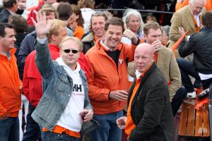 30-04-2008 SHOWBIZZ; KONINKLIJKE DAG WERD WEER GROOTS GEVIERD IN AMSTERDAM. 30 April is de dag dat Amsterdam op zijn kop gaat. Iedereen viert feest en iedereen is gelijk en blij.
foto: Albert den Iseger.