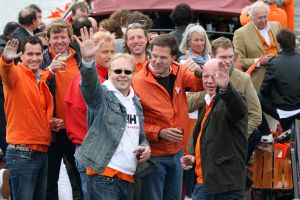 30-04-2008 SHOWBIZZ; KONINKLIJKE DAG WERD WEER GROOTS GEVIERD IN AMSTERDAM. 30 April is de dag dat Amsterdam op zijn kop gaat. Iedereen viert feest en iedereen is g30-04-2008 SHOWBIZZ; KONINKLIJKE DAG WERD WEER GROOTS GEVIERD IN AMSTERDAM. 30 April is de dag dat Amsterdam op zijn kop gaat. Iedereen viert feest en iedereen is gelijk en blij.
foto: Albert den Iseger.lijk en blij.
foto: Albert den Iseger.