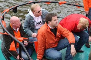 30-04-2008 SHOWBIZZ; KONINKLIJKE DAG WERD WEER GROOTS GEVIERD IN AMSTERDAM. 30 April is de dag dat Amsterdam op zijn kop gaat. Iedereen viert feest en iedereen is gelijk en blij.
foto: Albert den Iseger.