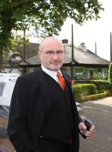 28-08-2008 SHOWBIZZ; PHIL COLLINS DOCHTER JOELEY TROUWT IN LEIDEN MET STEFAN BUITELAAR. De huwelijksplechtigheid was in Restaurant De Enghelberta Hoeve te Leiden. Vele buitenlandse gasten waren aanwezig oa. de ex van Phil Collins- zijn zoon - dochter en zijn beide laatste kinderen Nicolas van 6 jaar en Matthew van 4 jaar. Na de bruiloft ging het hele gezelschap varen door de Leidse grachten.
foto: Albert den Iseger.