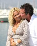 07-08-2008 SHOWBIZZ; RONNEY ROSENBAUM EN TATJANA SIMIC EEN VERLIEFD PAAR DIE HOPEN ALSNOG OP EEN LIEFDESBABY. Wij waren op visite bij het verliefde paar in Marbella en genoten van hun gastvrijheid en hun oprechte verhaal dat deze week in uw weekblad Prive word gepubliceerd.
foto: Albert den Iseger.