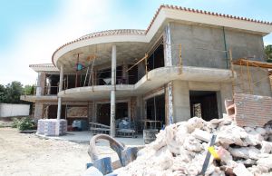30-08-2009 SHOWBIZZ; CORRY KONINGS BOUWT ER OP LOS IN SPANJE. Haar nwe huis krijgt al de vorm van een echt paleisje, een super huis. Een prachtige lokatie met uitzicht op het azuur blauwe water. Corry is er druk mee bezig en het huis moet eind van dit jaar klaar zijn.
foto: Albert den Iseger