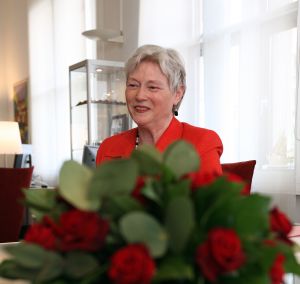 05-08-2009 POLITIEK: MARIA VAN DER HOEVEN GENIET NOG ELK MOMENT VAN HAAR ZIEKE MAN. De echtgenoot van Maria van der Hoeven lijdt ann  Alzheimer. Een zeer aangrijpend verhaal van Barbara Plugge deze week in weekblad Prive.
foto: Albert den Iseger