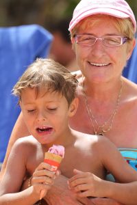 13-08-2010 SHOWBIZZ; FAMILIE BAUER OP VAKANTIE NAAR CAN. EILANDEN.
foto: Albert den Iseger.