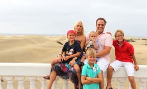 13-08-2010 SHOWBIZZ; FAMILIE BAUER OP VAKANTIE NAAR CAN. EILANDEN.
foto: Albert den Iseger.