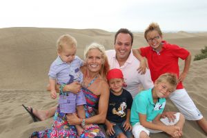 13-08-2010 SHOWBIZZ; FAMILIE BAUER OP VAKANTIE NAAR CAN. EILANDEN.
foto: Albert den Iseger.