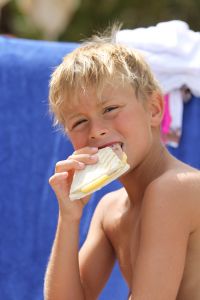 13-08-2010 SHOWBIZZ; FAMILIE BAUER OP VAKANTIE NAAR CAN. EILANDEN.
foto: Albert den Iseger.