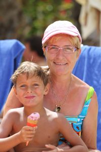 13-08-2010 SHOWBIZZ; FAMILIE BAUER OP VAKANTIE NAAR CAN. EILANDEN.
foto: Albert den Iseger.