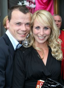 09-08-2010 SHOWBIZZ; CRAZY SHOPPING PREMIERE IN CARRE AMSTERDAM. Het schijnt de verrassing te worden van dit seizoen CRAZY SHOPPING de musical. Met oa. Miranda van Kralingen-Antje Montero-Casey Francisco-Carolina Mout en Tony Neef. Een Hilarische show die je blij moet maken. De kritieken waren niet al te best voor deze vooral verrassende musical.
foto: Albert den Iseger