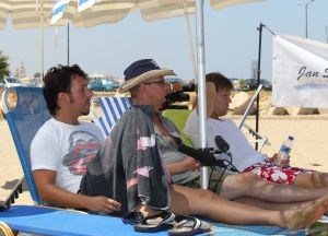 19-08-2010 SHOWBIZZ; DE ZOMER VOORBIJ MET JAN SMIT  NICK&SIMON EN DE 3 JS. Op het Griekse Kreta waren de opname s voor het Tros programma Jan Smit de Zomer Voorbij. Het was vooral dolle pret en veel muziek aan boord van de gehuurde drie master. Diverse gasten werden ingevlogen en maakten deel uit van het zomerse Volendamse gevoel wat ze echter niet gauw meer zullen vergeten. Deze week het zomerse Griekse verhaal in weekblad Prive. De zomer voorbij met Jan Smit en zijn muzikale vrienden is vanaf 12 September te zien bij de Tros.
foto: Albert den Iseger