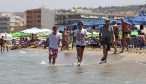 19-08-2010 SHOWBIZZ; DE ZOMER VOORBIJ MET JAN SMIT  NICK&SIMON EN DE 3 JS. Op het Griekse Kreta waren de opname s voor het Tros programma Jan Smit de Zomer Voorbij. Het was vooral dolle pret en veel muziek aan boord van de gehuurde drie master. Diverse gasten werden ingevlogen en maakten deel uit van het zomerse Volendamse gevoel wat ze echter niet gauw meer zullen vergeten. Deze week het zomerse Griekse verhaal in weekblad Prive. De zomer voorbij met Jan Smit en zijn muzikale vrienden is vanaf 12 September te zien bij de Tros.
foto: Albert den Iseger