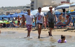 19-08-2010 SHOWBIZZ; DE ZOMER VOORBIJ MET JAN SMIT  NICK&SIMON EN DE 3 JS. Op het Griekse Kreta waren de opname s voor het Tros programma Jan Smit de Zomer Voorbij. Het was vooral dolle pret en veel muziek aan boord van de gehuurde drie master. Diverse gasten werden ingevlogen en maakten deel uit van het zomerse Volendamse gevoel wat ze echter niet gauw meer zullen vergeten. Deze week het zomerse Griekse verhaal in weekblad Prive. De zomer voorbij met Jan Smit en zijn muzikale vrienden is vanaf 12 September te zien bij de Tros.
foto: Albert den Iseger