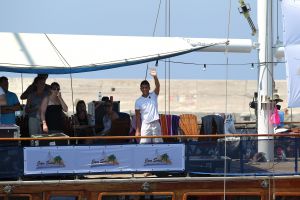 19-08-2010 SHOWBIZZ; DE ZOMER VOORBIJ MET JAN SMIT  NICK&SIMON EN DE 3 JS. Op het Griekse Kreta waren de opname s voor het Tros programma Jan Smit de Zomer Voorbij. Het was vooral dolle pret en veel muziek aan boord van de gehuurde drie master. Diverse gasten werden ingevlogen en maakten deel uit van het zomerse Volendamse gevoel wat ze echter niet gauw meer zullen vergeten. Deze week het zomerse Griekse verhaal in weekblad Prive. De zomer voorbij met Jan Smit en zijn muzikale vrienden is vanaf 12 September te zien bij de Tros.
foto: Albert den Iseger