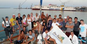 19-08-2010 SHOWBIZZ; DE ZOMER VOORBIJ MET JAN SMIT  NICK&SIMON EN DE 3 JS. Op het Griekse Kreta waren de opname s voor het Tros programma Jan Smit de Zomer Voorbij. Het was vooral dolle pret en veel muziek aan boord van de gehuurde drie master. Diverse gasten werden ingevlogen en maakten deel uit van het zomerse Volendamse gevoel wat ze echter niet gauw meer zullen vergeten. Deze week het zomerse Griekse verhaal in weekblad Prive. De zomer voorbij met Jan Smit en zijn muzikale vrienden is vanaf 12 September te zien bij de Tros.
foto: Albert den Iseger