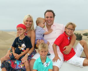 13-08-2010 SHOWBIZZ; FAMILIE BAUER OP VAKANTIE NAAR CAN. EILANDEN.
foto: Albert den Iseger.
