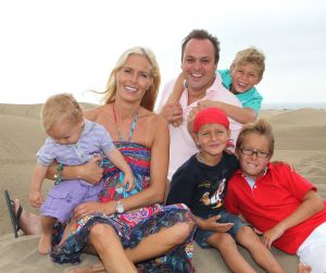 13-08-2010 SHOWBIZZ; FAMILIE BAUER OP VAKANTIE NAAR CAN. EILANDEN.
foto: Albert den Iseger.
